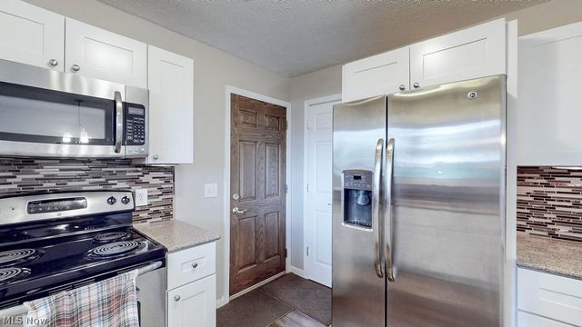 2045 Howard Street NE, Hartville, OH 44632