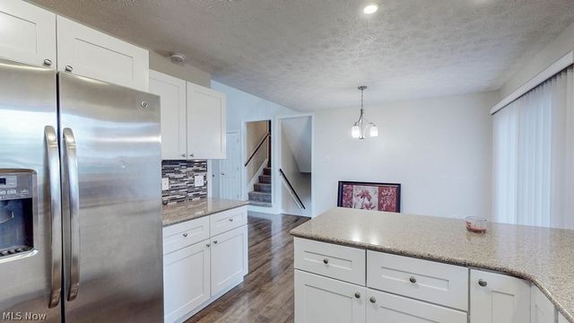 2045 Howard Street NE, Hartville, OH 44632