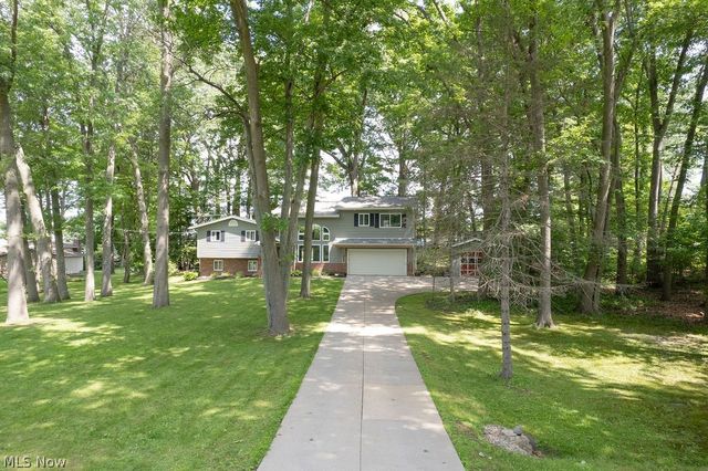 2045 Howard Street NE, Hartville, OH 44632