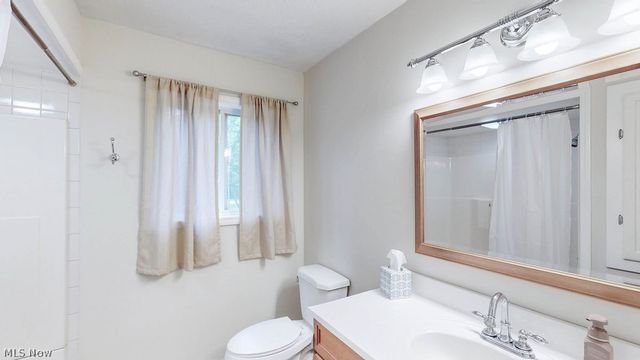 2045 Howard Street NE, Hartville, OH 44632