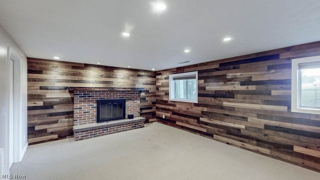 2045 Howard Street NE, Hartville, OH 44632