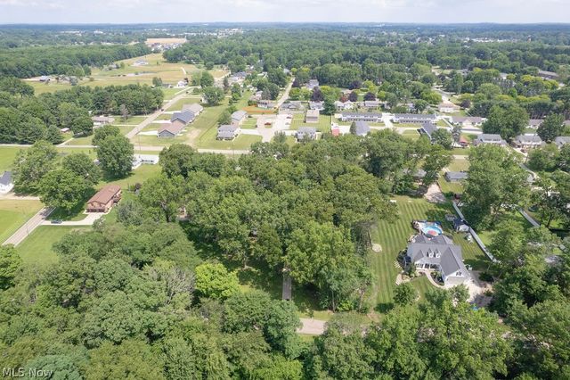 2045 Howard Street NE, Hartville, OH 44632