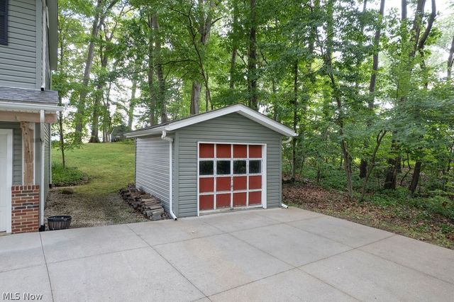 2045 Howard Street NE, Hartville, OH 44632