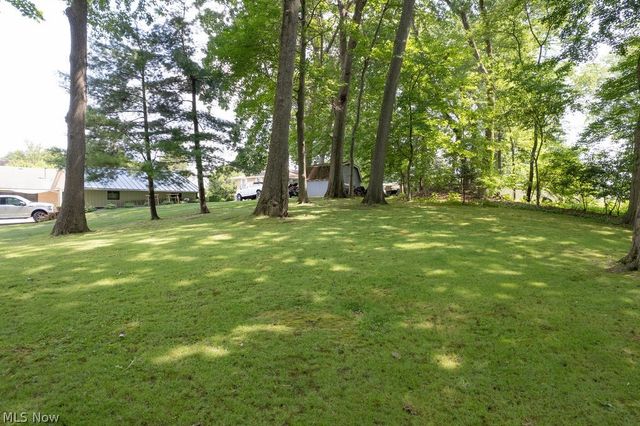 2045 Howard Street NE, Hartville, OH 44632