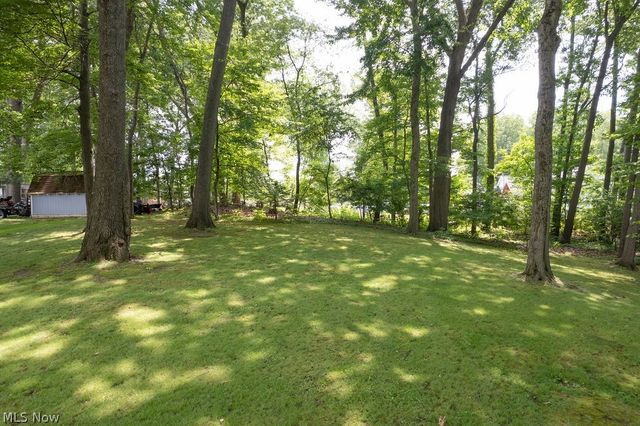 2045 Howard Street NE, Hartville, OH 44632
