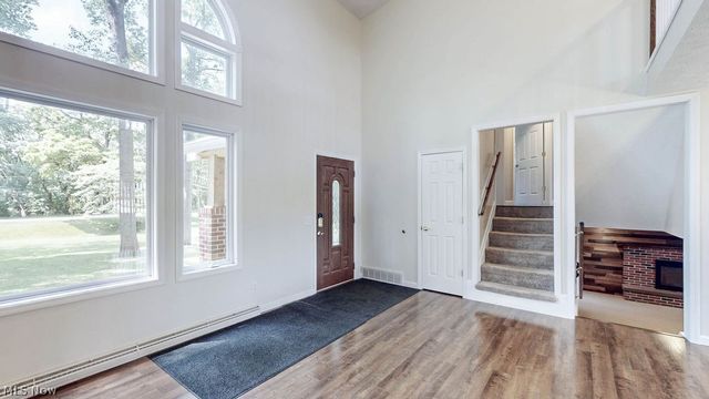 2045 Howard Street NE, Hartville, OH 44632