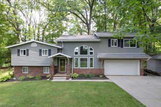 2045 Howard Street NE, Hartville, OH 44632