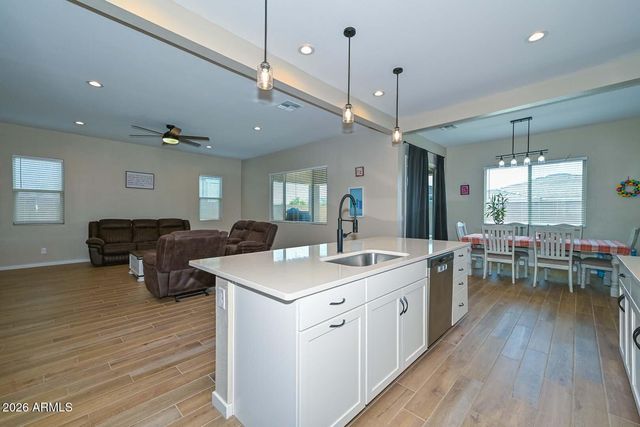 17633 W RUNNING DEER Trail, Surprise, AZ 85387