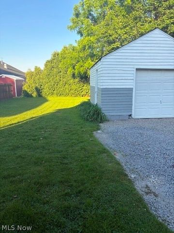 35 Bentley Avenue, Hubbard, OH 44425