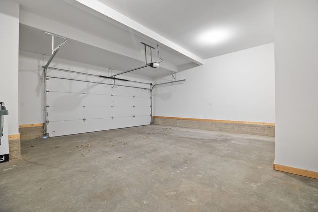 14144 Wilden Drive, Urbandale, IA 50323