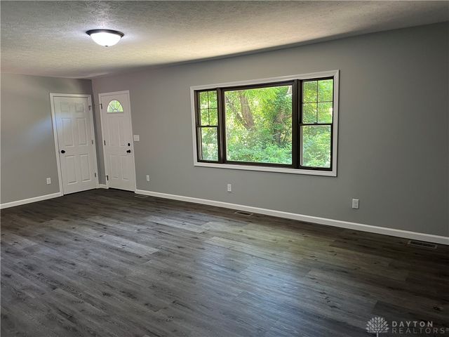 6020 Dog Leg Road, Clayton, OH 45415