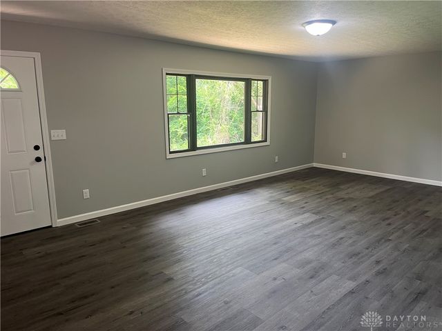 6020 Dog Leg Road, Clayton, OH 45415