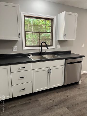 6020 Dog Leg Road, Clayton, OH 45415