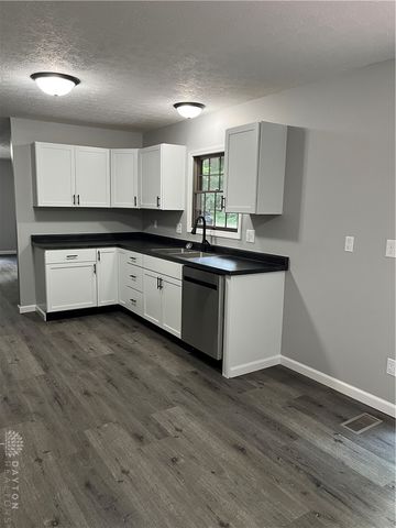 6020 Dog Leg Road, Clayton, OH 45415