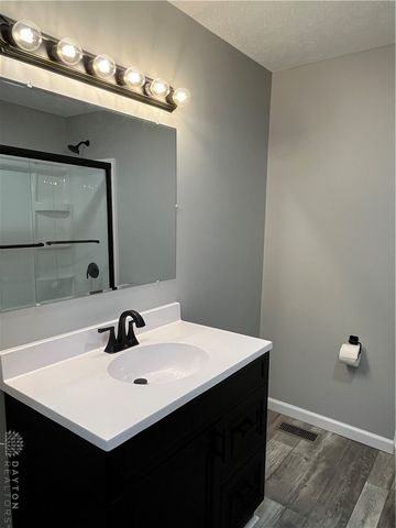 6020 Dog Leg Road, Clayton, OH 45415