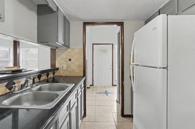 7204 Edenborough Drive, Oklahoma City, OK 73132
