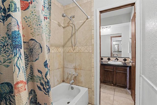 7204 Edenborough Drive, Oklahoma City, OK 73132