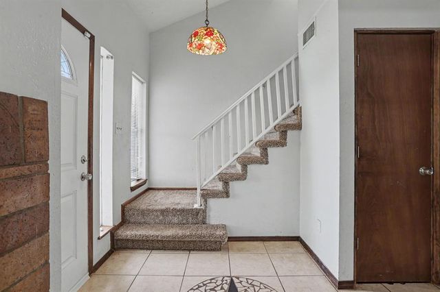 7204 Edenborough Drive, Oklahoma City, OK 73132