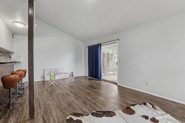 7204 Edenborough Drive, Oklahoma City, OK 73132