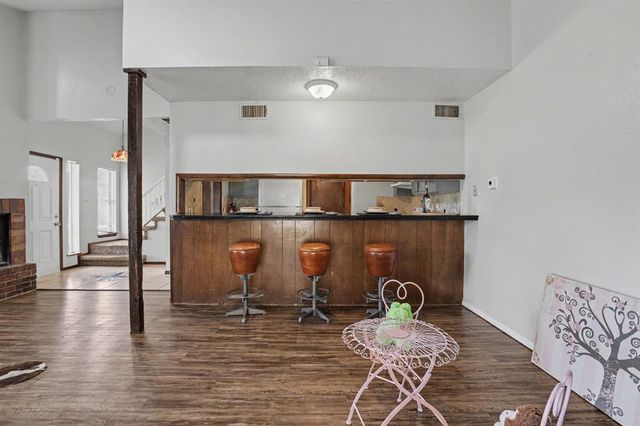 7204 Edenborough Drive, Oklahoma City, OK 73132