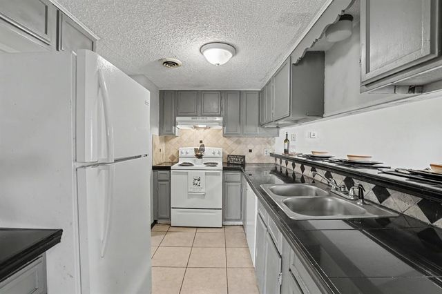 7204 Edenborough Drive, Oklahoma City, OK 73132