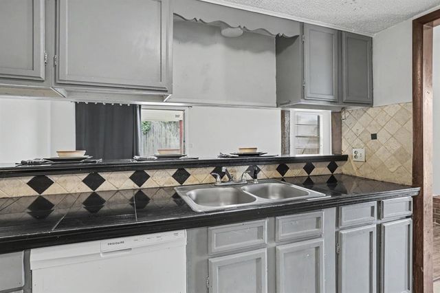 7204 Edenborough Drive, Oklahoma City, OK 73132