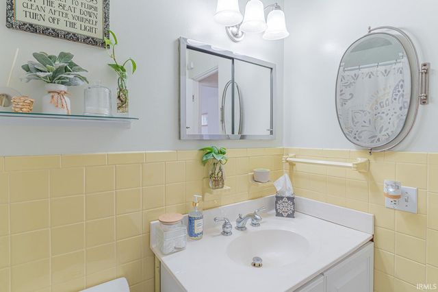 19275 Wedgewood Drive, South Bend, IN 46637