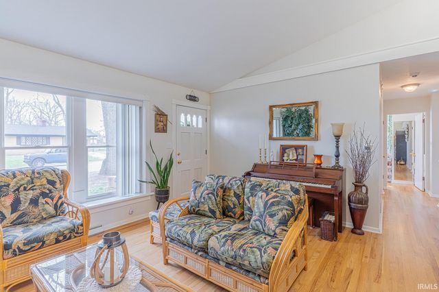 19275 Wedgewood Drive, South Bend, IN 46637