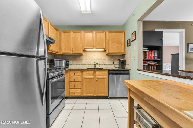 1029 Wedgewood Circle, Middletown, NJ 07718