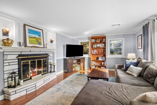 65 Captain Kendrick Dr, Chatham, MA 02633