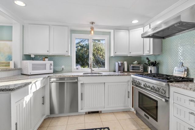 65 Captain Kendrick Dr, Chatham, MA 02633