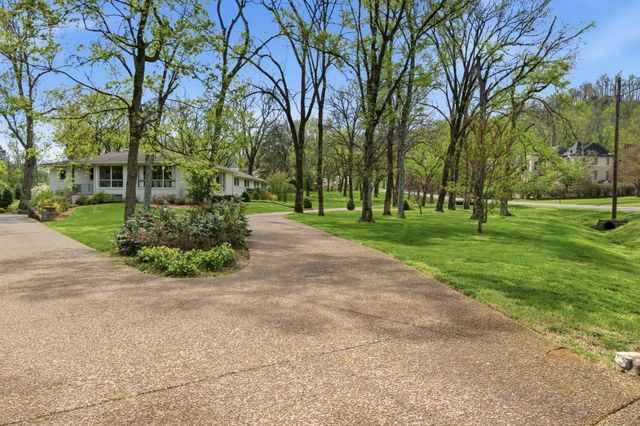 1014 Foxwood Dr, Nashville, TN 37215