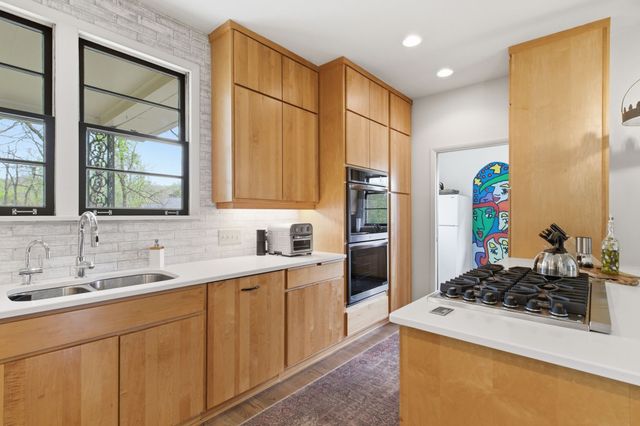 1014 Foxwood Dr, Nashville, TN 37215