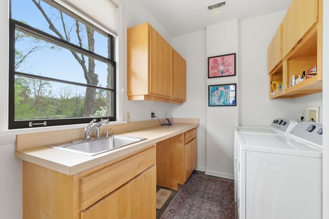 1014 Foxwood Dr, Nashville, TN 37215