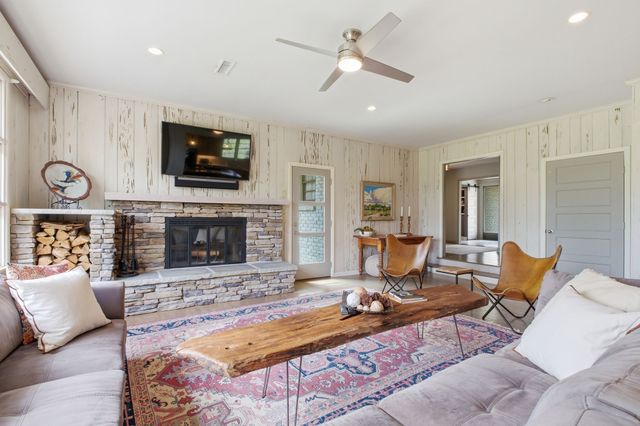 1014 Foxwood Dr, Nashville, TN 37215