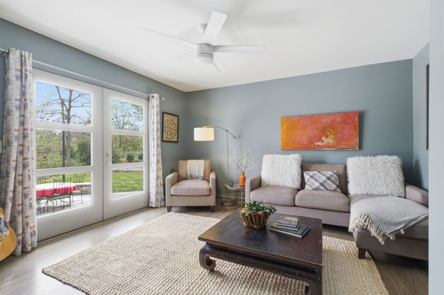 1014 Foxwood Dr, Nashville, TN 37215