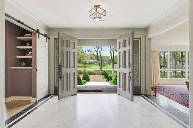 1014 Foxwood Dr, Nashville, TN 37215