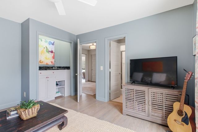 1014 Foxwood Dr, Nashville, TN 37215