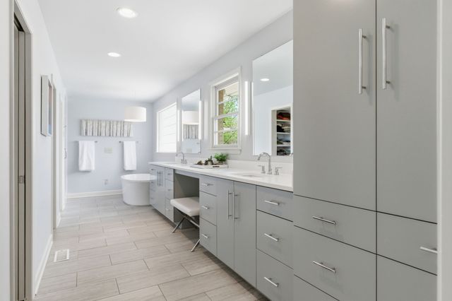 1014 Foxwood Dr, Nashville, TN 37215