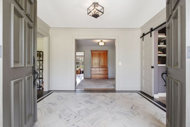 1014 Foxwood Dr, Nashville, TN 37215