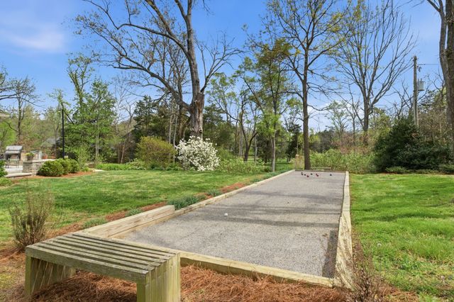 1014 Foxwood Dr, Nashville, TN 37215