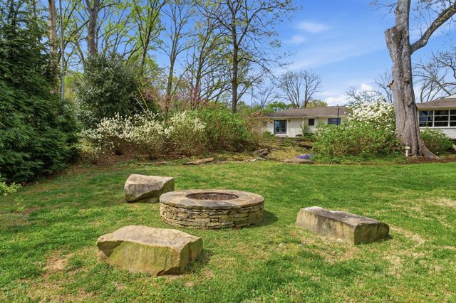 1014 Foxwood Dr, Nashville, TN 37215