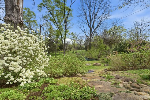 1014 Foxwood Dr, Nashville, TN 37215