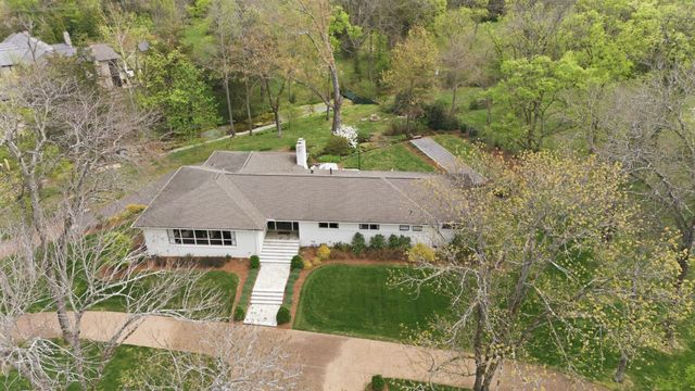 1014 Foxwood Dr, Nashville, TN 37215