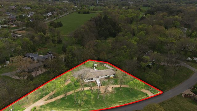 1014 Foxwood Dr, Nashville, TN 37215