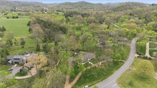 1014 Foxwood Dr, Nashville, TN 37215