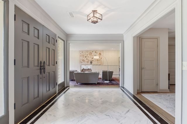 1014 Foxwood Dr, Nashville, TN 37215