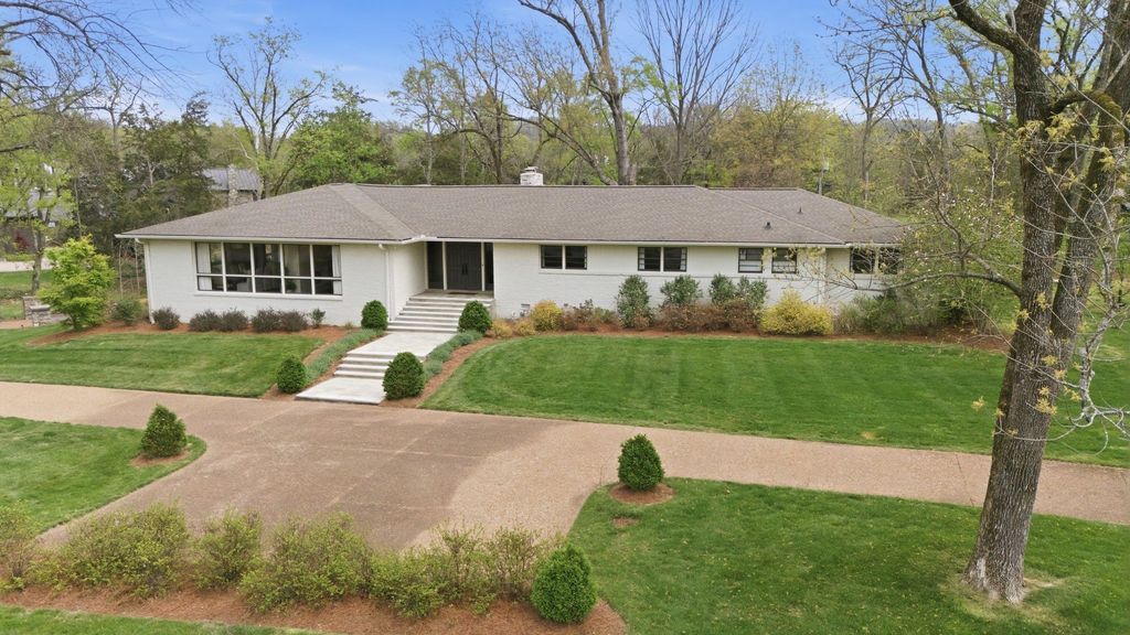 1014 Foxwood Dr, Nashville, TN 37215