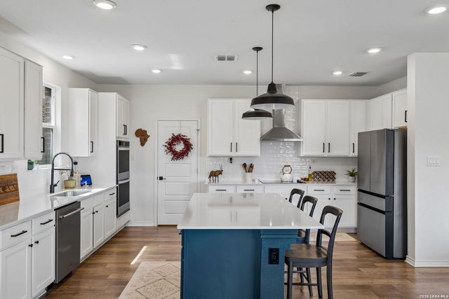 139 E FLOWING RIVER DR, Boerne, TX 78006