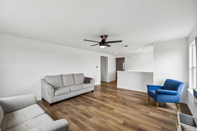 139 E FLOWING RIVER DR, Boerne, TX 78006